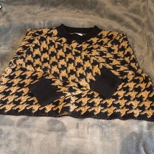 Max Studio Black and Brown Houndstooth Sweater